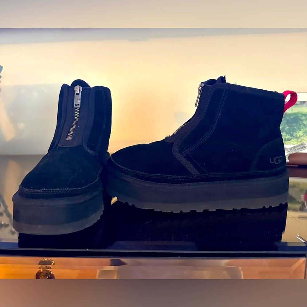 UGG Neumel Platform Zip Suede. Black Size 7